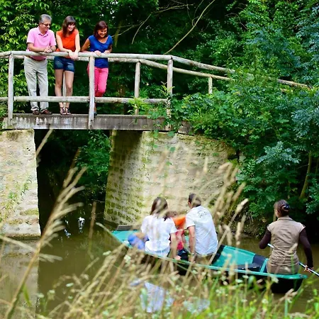 Couette-café La Ferme Du Marais Poitevin - D'hôtes 3*